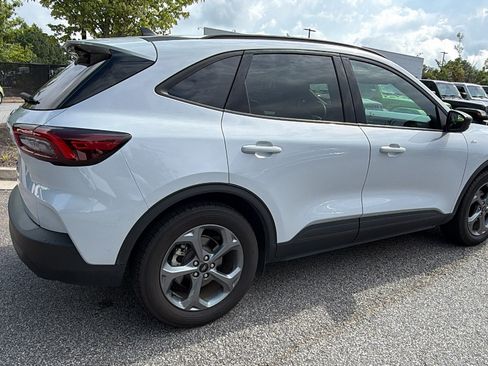 Used 2025 Ford Escape ST-Line FWD image 8