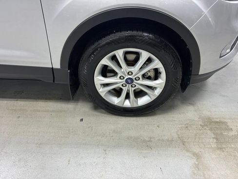 Used 2018 Ford Escape SE w/ SE Sync 3 Package AWD/4WD image 4