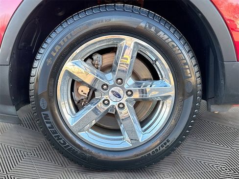 Used 2017 Ford Explorer XLT image 27