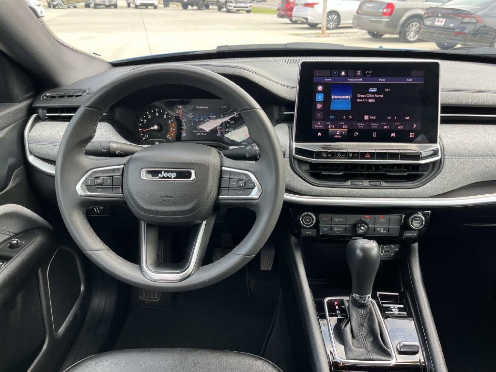 Used 2024 Jeep Compass Latitude AWD/4WD image 10