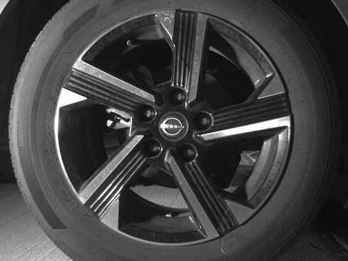 Used 2025 Nissan Sentra SV image 15