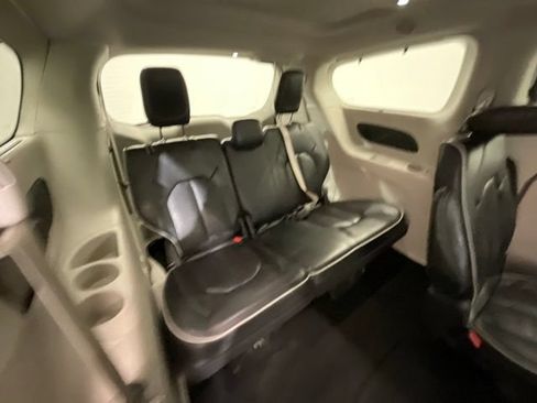 Used 2023 Chrysler Pacifica Limited FWD image 26
