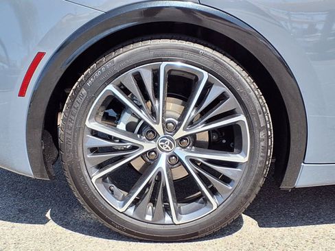 Certified 2025 Toyota Prius XLE FWD image 7