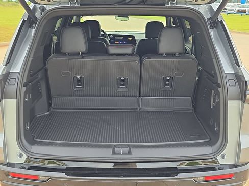 New 2026 Chevrolet Traverse RS w/ LPO, Floor Liner Package AWD/4WD image 13
