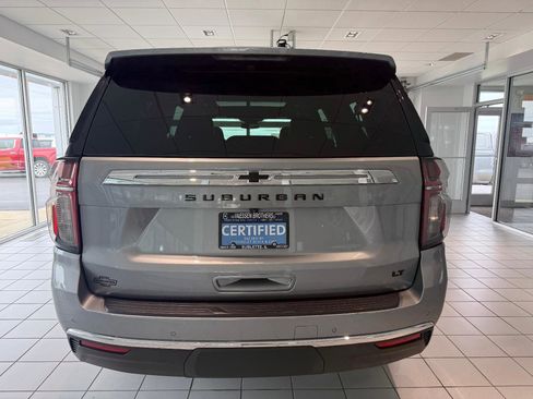 Certified 2024 Chevrolet Suburban LT w/ Luxury Package AWD/4WD image 6
