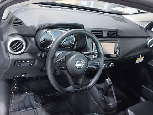 Used 2025 Nissan Versa S w/ Trunk Package image 18