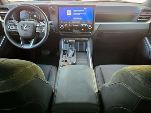 Used 2024 Lexus GX 550 AWD/4WD image 16