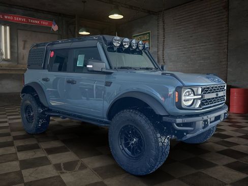 New 2025 Ford Bronco Badlands image 2