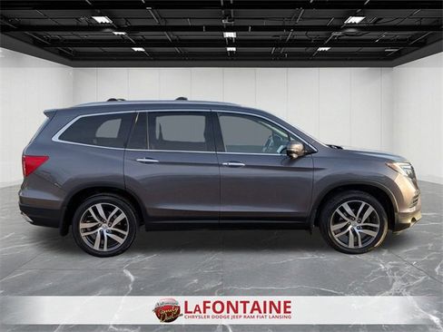 Used 2017 Honda Pilot Touring image 6