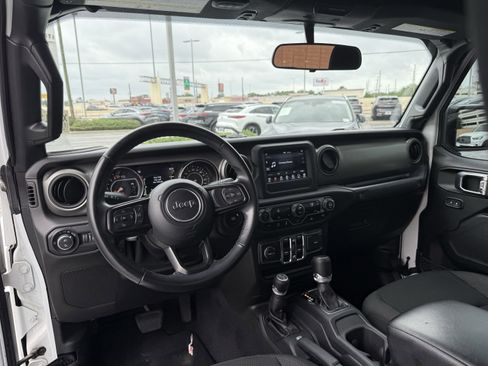 Used 2021 Jeep Gladiator Sport AWD/4WD image 15