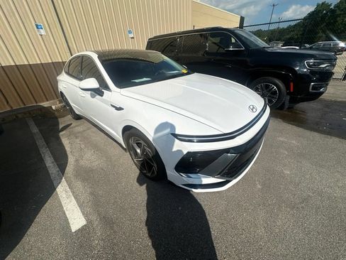 Used 2025 Hyundai Sonata SEL FWD image 1