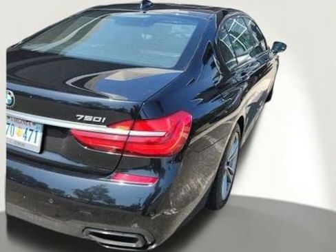 Used 2017 BMW 750i xDrive AWD/4WD image 3