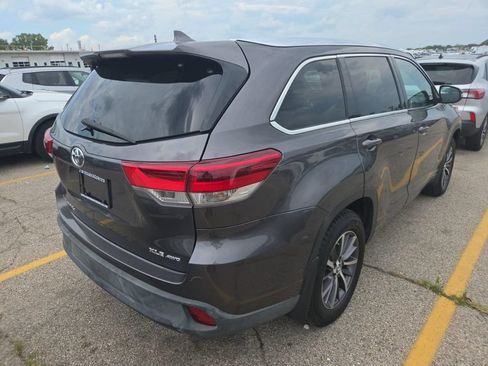 Used 2018 Toyota Highlander XLE AWD/4WD image 5
