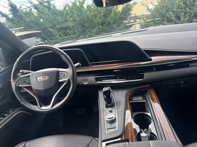 Used 2023 Cadillac Escalade Premium Luxury AWD/4WD image 22