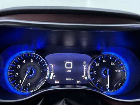 Used 2020 Chrysler Pacifica Limited FWD image 19
