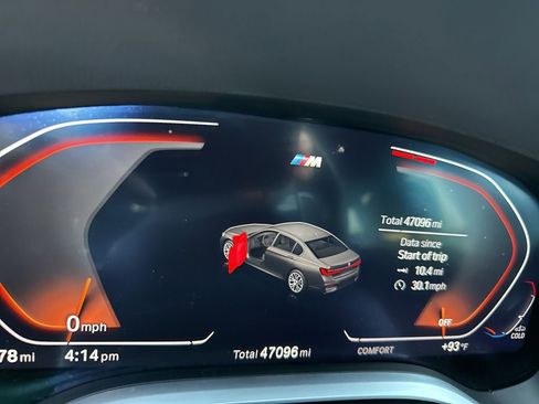 Used 2022 BMW 740i w/ M Sport Package RWD image 9