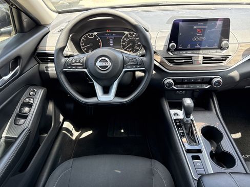 Used 2025 Nissan Altima 2.5 SV AWD/4WD image 15