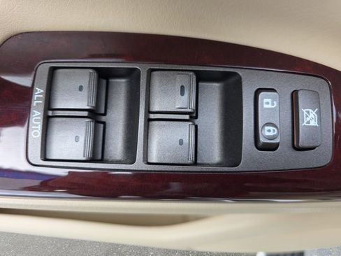 Used 2014 Lexus LX 570 4WD image 32