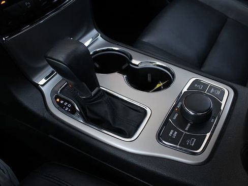 Used 2019 Jeep Grand Cherokee Limited AWD/4WD image 18