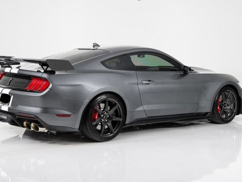 Used 2021 Ford Mustang Shelby GT500 w/ Carbon Fiber Track Pack RWD image 5