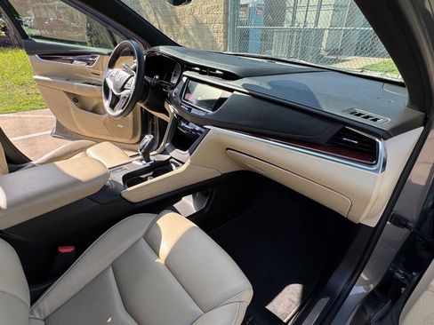 Used 2017 Cadillac XT5 Luxury w/ Driver Awareness Package FWD image 20