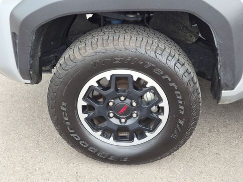 Used 2025 Toyota Tacoma TRD Off-Road AWD/4WD image 14