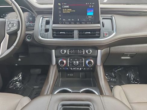 Used 2023 GMC Yukon SLT image 3