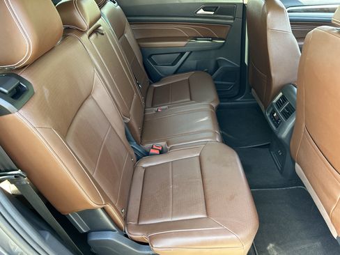 Used 2023 Volkswagen Atlas SE w/ Panoramic Sunroof Package FWD image 11