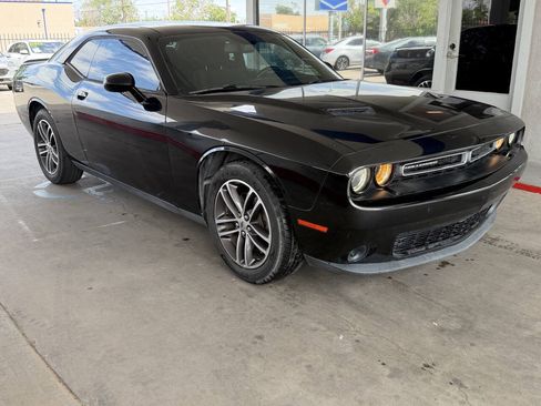Used 2019 Dodge Challenger SXT AWD/4WD image 2