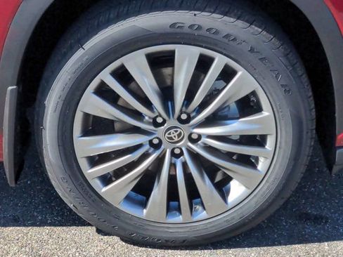 Used 2022 Toyota Highlander Platinum AWD/4WD image 11