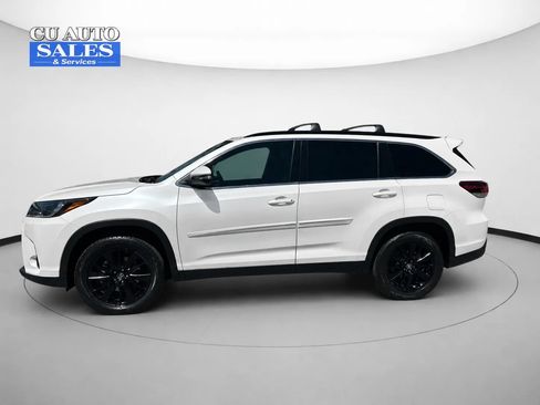 Used 2019 Toyota Highlander SE w/ Carpet Mat Package (TMS) FWD image 4