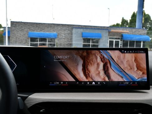 Used 2025 BMW 330i Sedan image 19