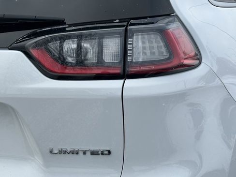 Used 2020 Jeep Cherokee Limited w/ Technology Group image 15