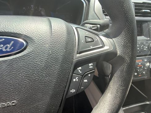 Used 2017 Ford Fusion SE FWD image 29