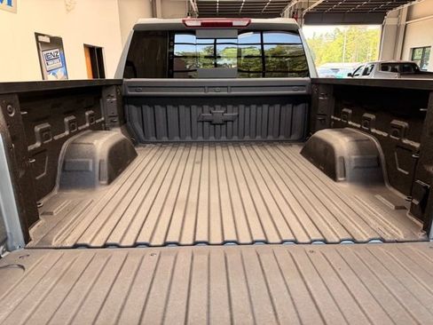 Used 2025 Chevrolet Silverado 1500 LT Trail Boss w/ LT Trail Boss Premium Package AWD/4WD image 10