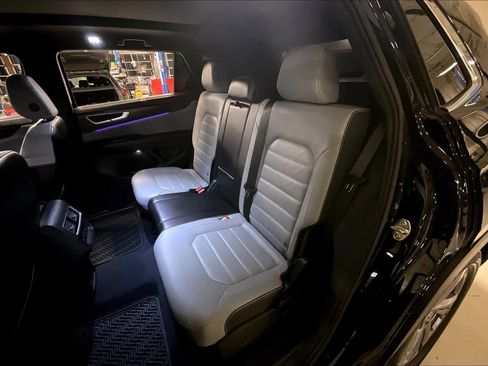 Used 2024 Volkswagen Atlas Cross Sport SEL R-Line image 19