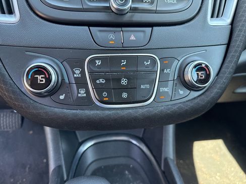 Used 2025 Chevrolet Malibu LT FWD image 42