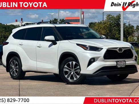 Used 2022 Toyota Highlander XLE FWD image 1