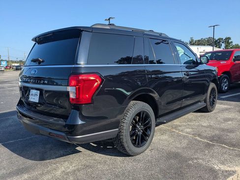 Used 2024 Ford Expedition XLT AWD/4WD image 3