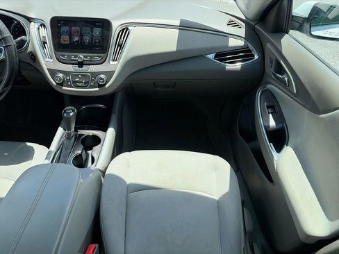 Used 2017 Chevrolet Malibu LT FWD image 12