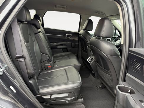 Used 2024 Kia Sorento S image 18
