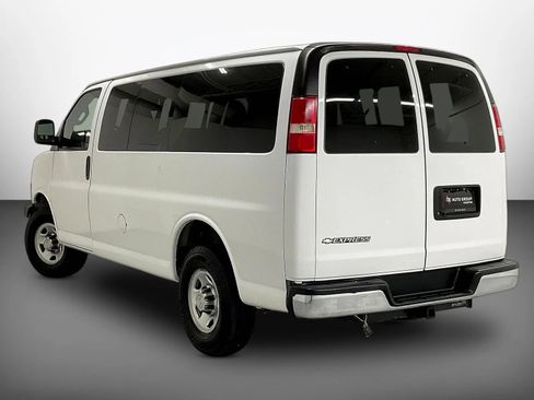 Used 2020 Chevrolet Express 2500 LT w/ LT Preferred Equipment Group RWD image 3