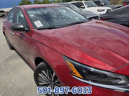 Used 2025 Nissan Altima 2.5 SV FWD image 9