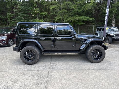 Used 2022 Jeep Wrangler Unlimited Rubicon w/ Trailer Tow Package AWD/4WD image 8