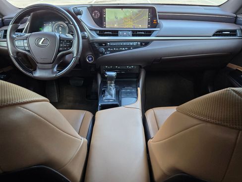 Used 2020 Lexus ES 300h w/ Premium Package FWD image 17