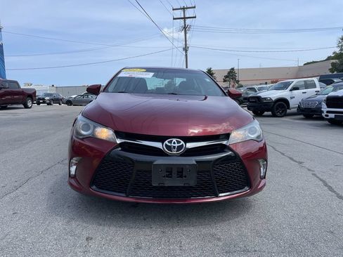 Used 2017 Toyota Camry SE w/ Moonroof Package FWD image 5