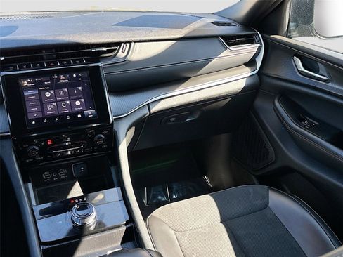 Used 2024 Jeep Grand Cherokee L Laredo image 23