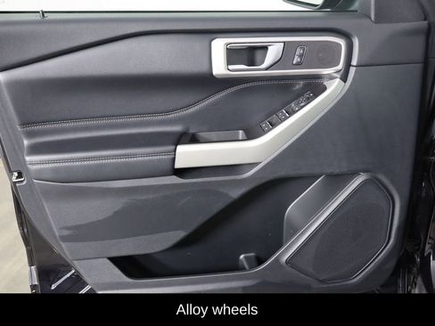 Used 2021 Ford Explorer XLT image 14