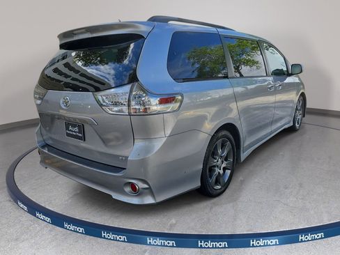Used 2015 Toyota Sienna SE image 6