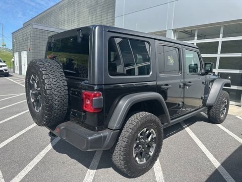 Used 2025 Jeep Wrangler Unlimited Rubicon 4xe w/ Convenience Group AWD/4WD image 17